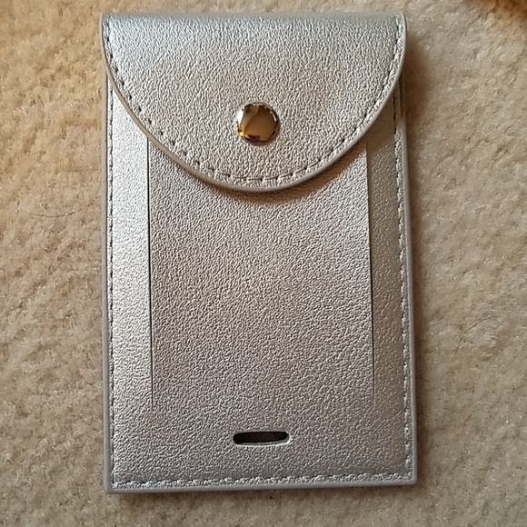 Understated Leather passport holder & luggage tag - Picture 6 of 8
